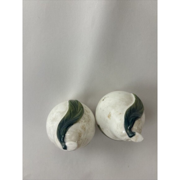 Vintage Pear Salt & Pepper Shakers White Bone China Kitchen Fruit Japan - Picture 5 of 6